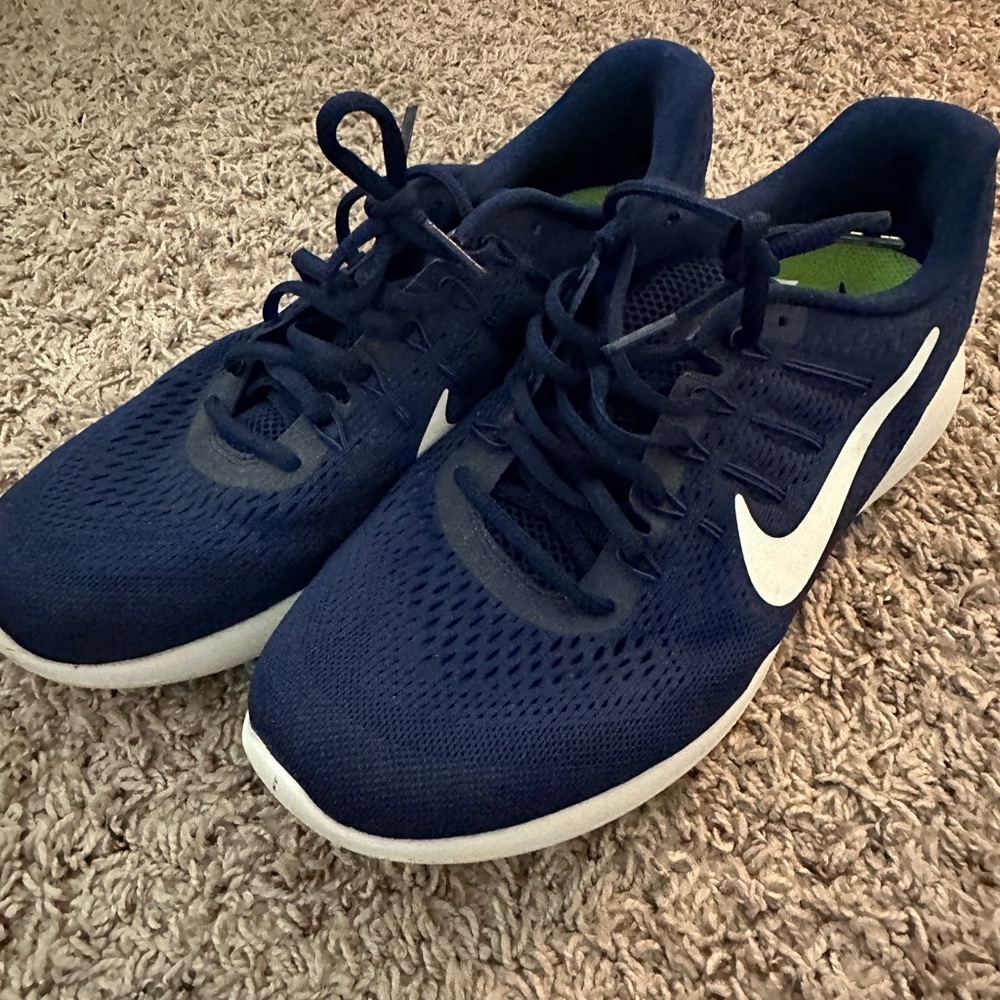 Nike mens running shoes